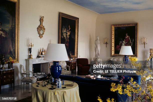 Rendezvous With Prince Louis Napoleon. En avril 1968, dans un salon décoré de peintures anciennes, le prince LOUIS NAPOLEON, assis dans un canapé,...