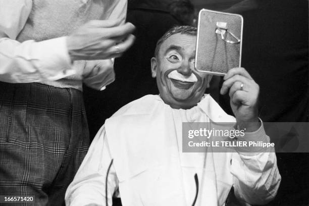 The Play 'Voulez-Vous Jouer Avec Moa' By Marcel Achard In 1957. Paris, France, février 1955 --- 32 ans après avoir joué dans sa propre pièce de...