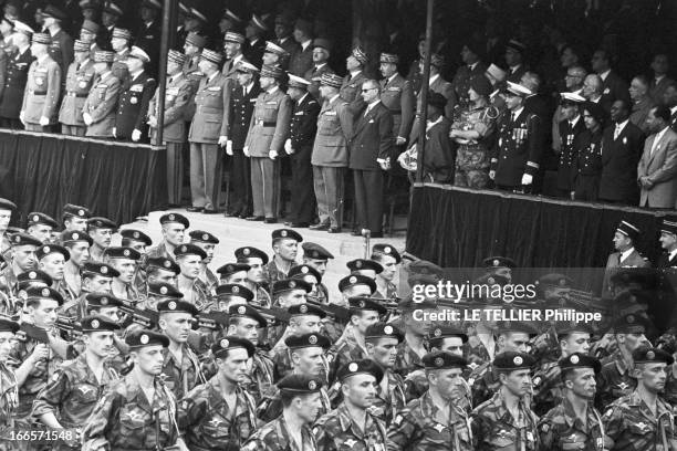 Military Review Of July 14Th. Paris, le 14 juillet 1956, le défilé sur les Champs Elysées. Les militaires défilent devant la tribune officielle.