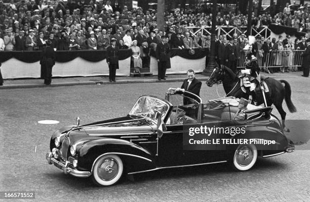 Military Review Of July 14Th. Paris, le 14 juillet 1956, arrivée en automobile du président de la république française René COTY, venu assister au...