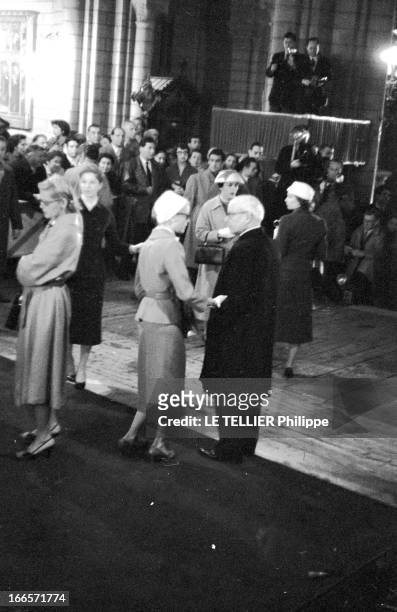 Preparation, Wedding And Honeymoon Of Grace Kelly And Rainier Iii Of Monaco. Monaco- 28 Avril 1956- Lors des préparatifs du mariage du Prince Rainer...