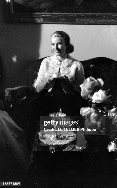 Preparation, Wedding And Honeymoon Of Grace Kelly And Rainier Iii Of Monaco. Palma de Majorque- Mai 1956- Lors de leur voyage de noces, au cours...
