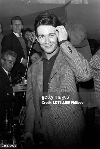 Jacques Charrier. Paris, Janvier 1960. Jacques CHARRIER fête la naissance de son fils Nicolas. Il reçoit journalistes et photographes au Royal Passy.