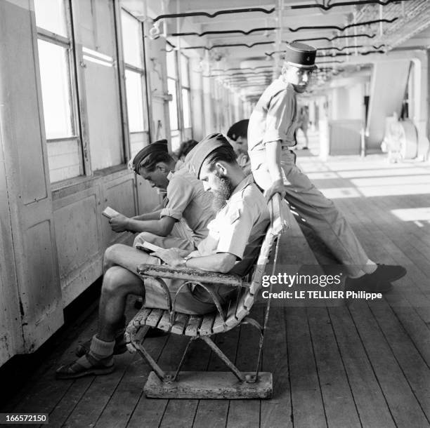 Repatriation Of Wounded From Indochina On Liner 'Pasteur'. 1954, les soldats français blessés en Indochine sont rapatriés sur le paquebot 'Pasteur'....