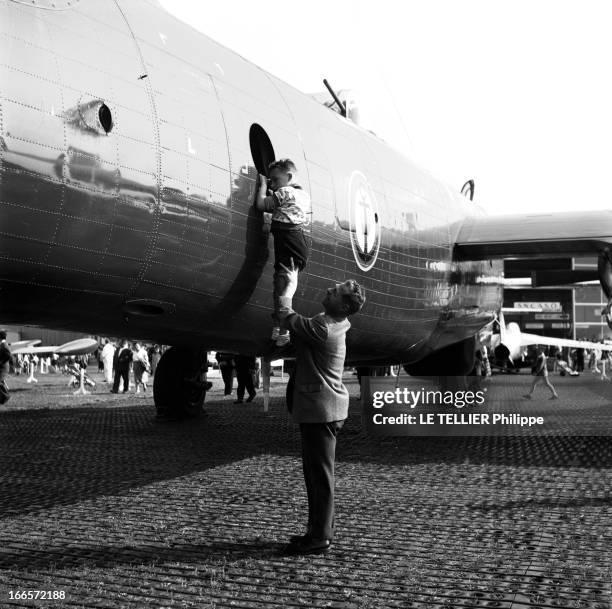 International Fair Of Aeronautics Bourget 1955. A l'aéroport du Bourget, le 18 juin 1955, à l'occasion du XXIe Salon international de l'aéronautique,...