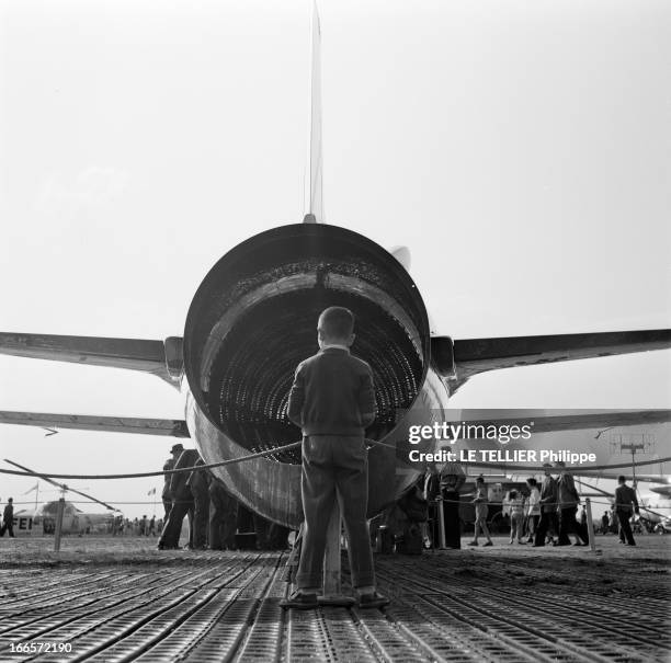 International Fair Of Aeronautics Bourget 1955. A l'aéroport du Bourget, le 18 juin 1955, à l'occasion du XXIe Salon international de l'aéronautique,...