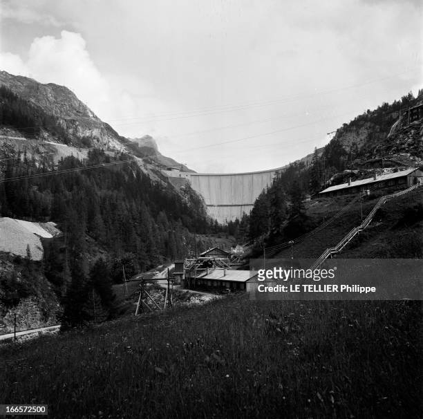 President Vincent Auriol Opens The Dam In Tignes. France, Tignes, 4 juillet 1953, le président Vincent Auriol vient inaugurer le barrage du Chevril,...