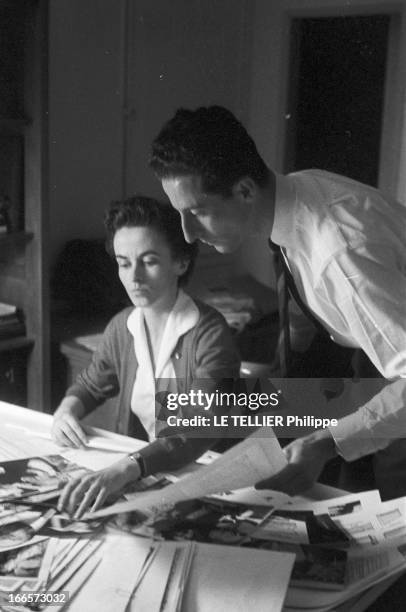 Francois Regis Bastide, Femina Prize 1956. France, le 26 novembre 1956, portrait de François-Régis BASTIDE, chez lui, en famille. Le prix Fémina lui...