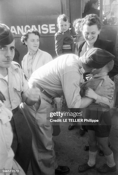 Repatriation Of Wounded From Indochina On Liner 'Pasteur'. 1954, les soldats français blessés en Indochine sont rapatriés sur le paquebot 'Pasteur'....