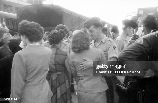 Repatriation Of Wounded From Indochina On Liner 'Pasteur'. 1954, les soldats français blessés en Indochine sont rapatriés sur le paquebot 'Pasteur'....