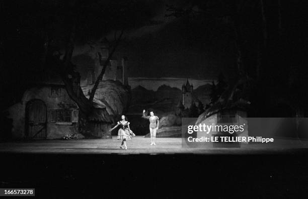 The Farewell Of Serge Lifar. Paris- 10 Décembre 1956- Lors de ses adieux à l'Opéra de Paris, le maître de ballet russe d'origine ukrainienne Serge...