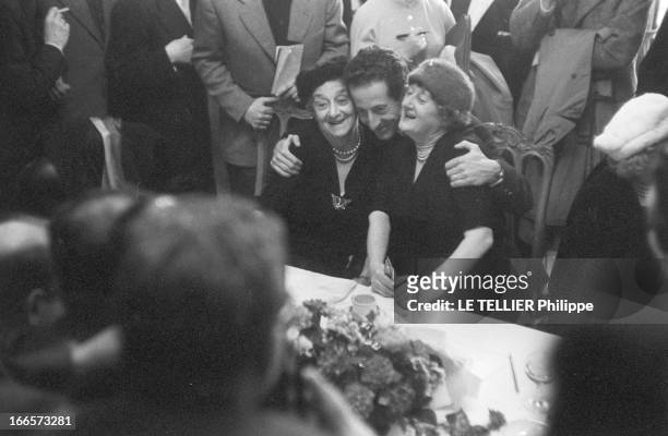 Francois Regis Bastide, Femina Prize 1956. Paris, France, 26 novembre 1956 --- Le prix Fémina est attribué à François-Régis BASTIDE pour son roman...