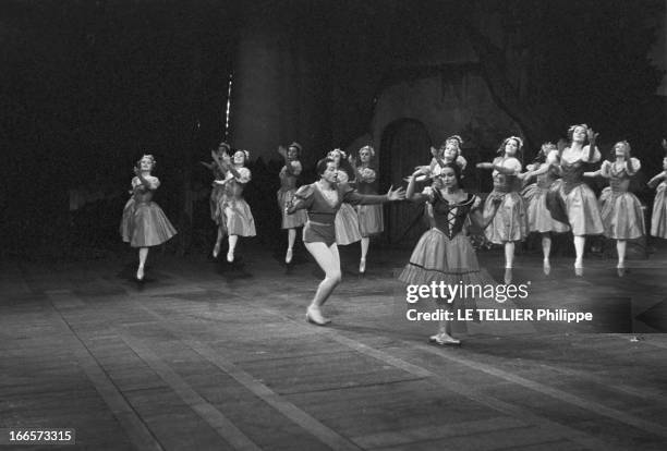 The Farewell Of Serge Lifar. Paris- 6 Décembre 1956- Lors de ses adieux à l'Opéra de Paris, le maître de ballet russe d'origine ukrainienne Serge...