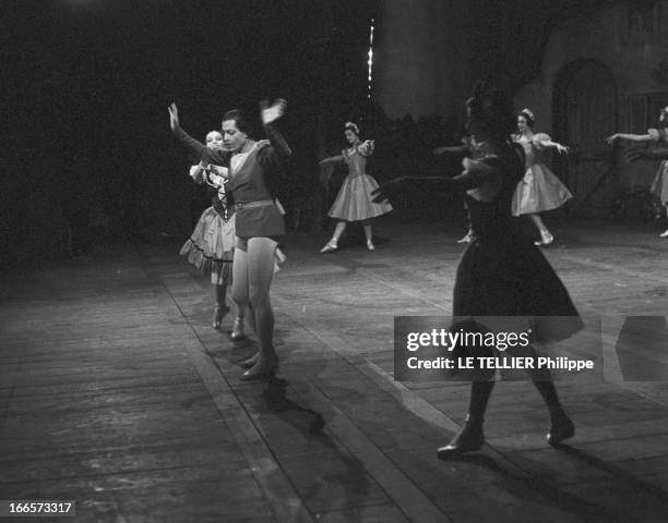 The Farewell Of Serge Lifar. Paris- 6 Décembre 1956- Lors de ses adieux à l'Opéra de Paris, le maître de ballet russe d'origine ukrainienne Serge...