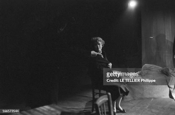 The Play 'La Reine Et Les Insurges' By Ugo Betti At The Theater De La Renaissance. Paris, le 17 octobre 1956. Les répétitions de la pièce 'La Reine...