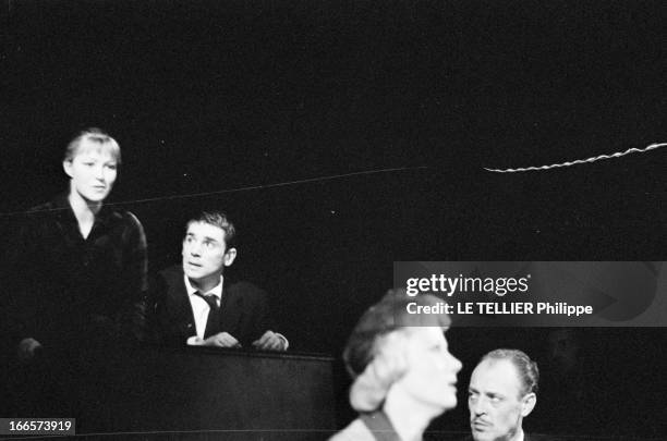 Marina Vlady And Robert Hossein In The Theater Play 'Vous Qui Nous Jugez'. Paris-16 Mars 1957- Au Théâtre de l'oeuvre, lors de la représentation de...