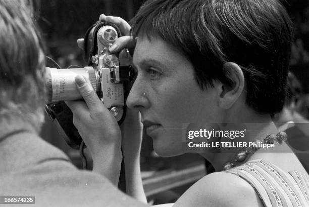 Wimbledon Tennis Tournament 1955. Londres - juin 1955 - A l'occasion du tournoi de tennis de Wimbledon, portrait d'une femme non identifiée aux...