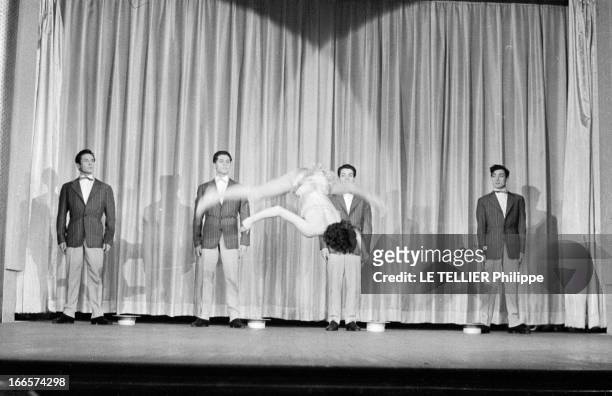 Danielle Darmance At The Moulin Rouge. Paris- 3 Mars 1956- Au Moulin Rouge, la danseuse Danielle DARMANCE en juste haut corps lors d'un saut en...
