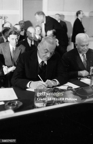 Nato . Paris, le 13 décembre 1956 se tient une réunion de l'OTAN concernant la coopération des pays de l'OTAN dans les domaines non militaires. Le...