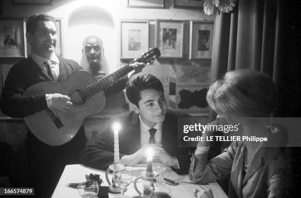 Twin Sisters Alice And Ellen Kessler In Rome. Rome, le 19 janvier 1961, portrait des deux soeurs KESSLER, Ellen et Alice, danseuses au Lido, lors de...