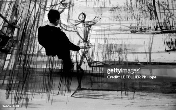 Close-Up Of Jean Carzou. Paris- 5 juin 1955- Jean CARZOU, peintre, graveur et décorateur français d'origine arménienne: plan plongeant sur un de ses...