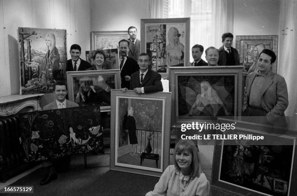 Eve 1961. En France, exposition de tableaux de peinture, intitulée 'eve 1961', rassemblant dix peintres ayant peint le même modèle féminin : les...