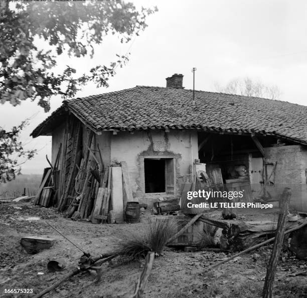 Young French Amnesiac Adopted By An American During The War 39-45 Find Again His Parents Ten Years Later. En France, dans leur ferme, les parents...