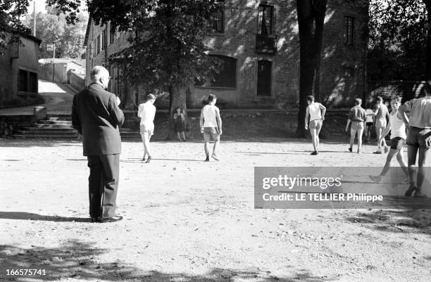 Rendezvous With Charles Brown. Jura, Arbois- Octobre 1954- Lors de l'affaire DIDES, Charles BRUNE, ancien ministre de l'intérieur, en costume et...