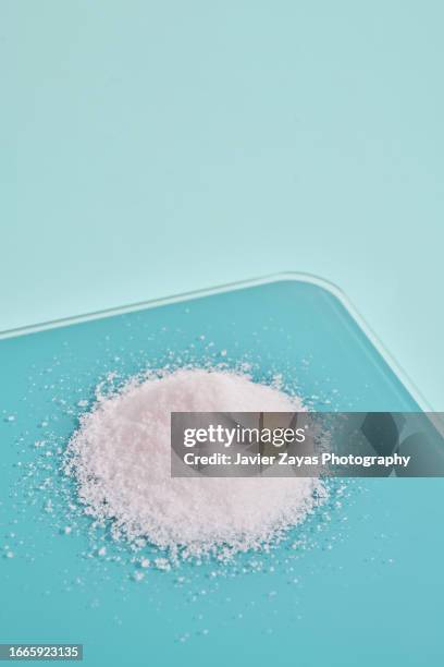 green kitchen scale with 25 grams of sugar on top - granulated sugar stock pictures, royalty-free photos & images