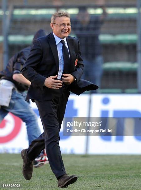 Ivo Pulga head coach of Cagliari celebrates the victory after the Serie A match between Cagliari Calcio and FC Internazionale Milano at Stadio...