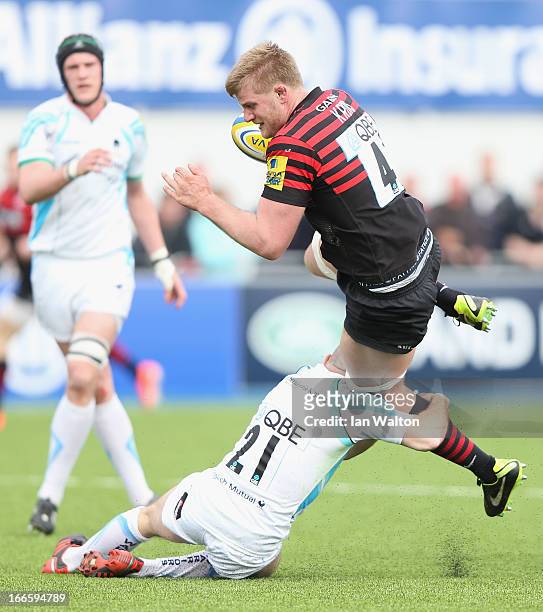 George Kruis of Saracens is tackled by Paul Hodgson of Worcester Warriors during the Aviva Premiership match between Saracens and Worcester Warriors...
