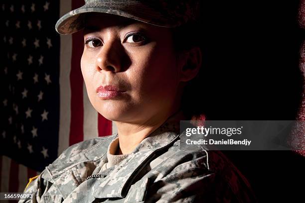 female american soldier in army camouflage uniform - lieutenant stockfoto's en -beelden