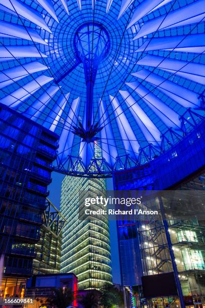 sony centre at dusk - sony centre stock pictures, royalty-free photos & images