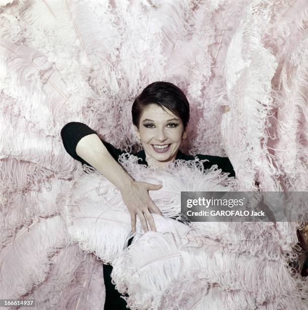 Zizi Jeanmaire Poses In Studio. France- Portrait studio de Zizi JEANMAIRE, danseuse de ballet et meneuse de revue, souriante, vêtue d'un pull noir,...