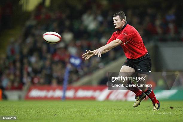 Iestyn Harris of Wales in action during the International Friendly match between Wales and Fiji held on November 9, 2002 at the Millennium Stadium,...