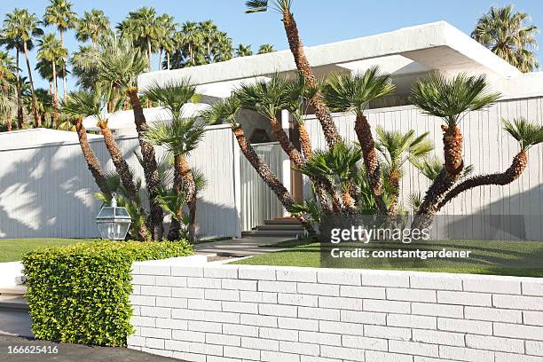 capa do modernismo residencial manhã - palm springs california imagens e fotografias de stock