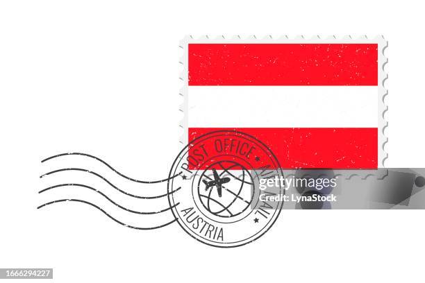 österreich grunge briefmarke. weinlese-postkartenvektorillustration mit österreichischer nationalflagge isoliert auf weißem hintergrund. retro-stil. - luftpost stock-grafiken, -clipart, -cartoons und -symbole