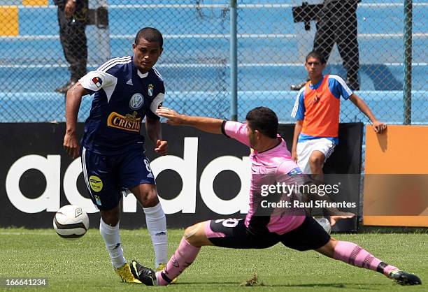 Nelinho Quina of Sporting Cristal fights for the ball with Ever Benitez of Pacifico FC during a match between Sporting Cristal and Pacifico FC as...