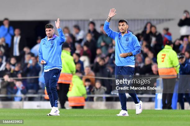 Rodrigo de Paul and Leandro Paredes of Argentina wave to fans prior to the FIFA World Cup 2026 Qualifier match between Argentina and Ecuador at...