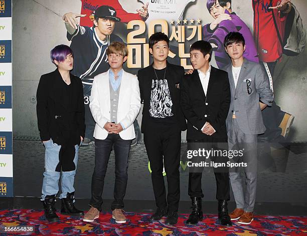Hunmoon Tony Ahn Photos and Premium High Res Pictures - Getty Images