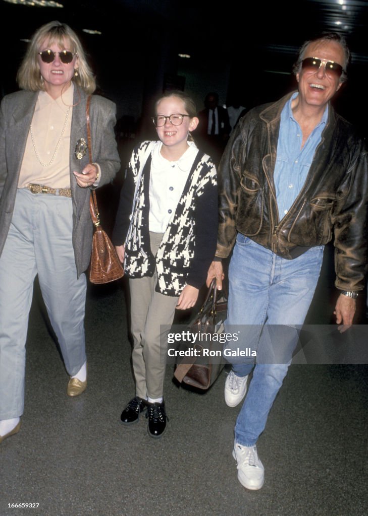 Actor Robert Culp, Candace Faulkner, and daughter Samantha Culp at Los Angeles International Airport