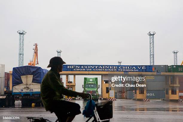 Police Container Terminal 263 Vietnam International Container Terminal Stock Photos, High-Res ...