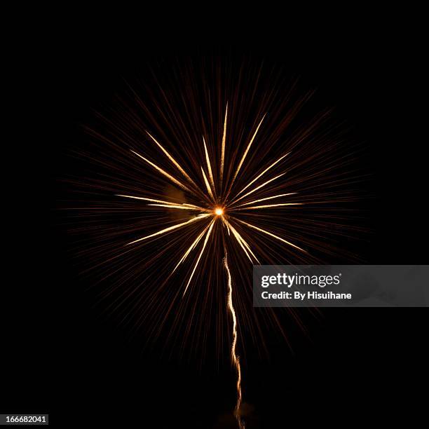 spreading fireworks - vuurwerk stockfoto's en -beelden