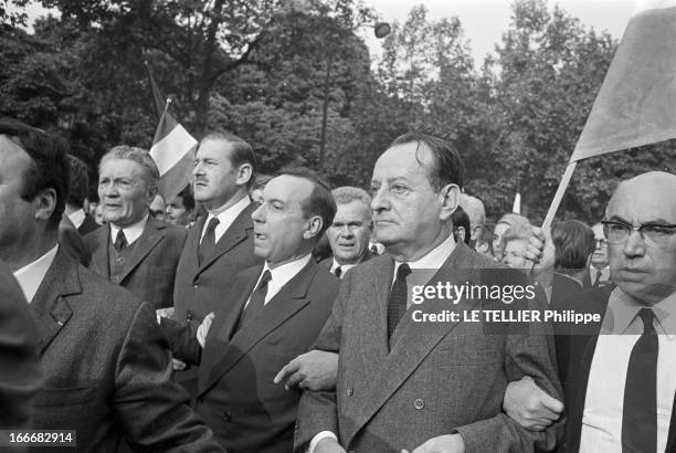 Demonstration In Support Of General Charles De Gaulle From Concorde To Etoile. En mai 1968, la France connait un important mouvement de révolte à la...