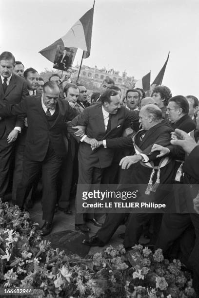 Demonstration In Support Of General Charles De Gaulle From Concorde To Etoile. En mai 1968, la France connait un important mouvement de révolte à la...