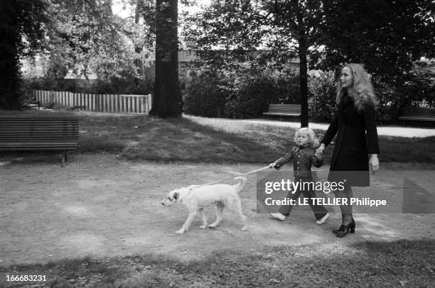 Rendezvous With Brigitte Fossey And Daughter Marie. France, 18 septembre 1972, l'actrice française Brigitte FOSSEY présente sa fille Marie âgée de 4...