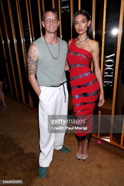 Joel Kinnaman and Kelly Gale attend the Smart Tox kickoff event with Vogue on September 7th in NYC to celebrate the start of New York Fashion Week.