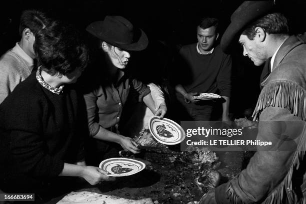 Ranches For Tourism And Recreation In France. En France, le 20 juin 1966, dans un ranch reconstitué à Etrechy en Essonne, des femmes et des hommes...