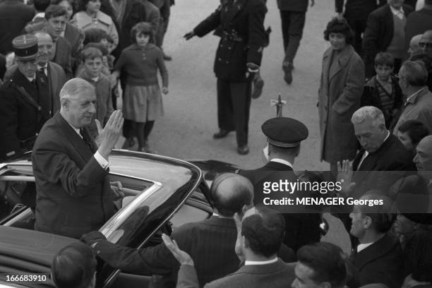 Official Visit Of General De Gaulle In Corsica. Corse, 7 novembre 1961, le général De GAULLE se rend en visite officielle dans l'Ile de Beauté. Ici...