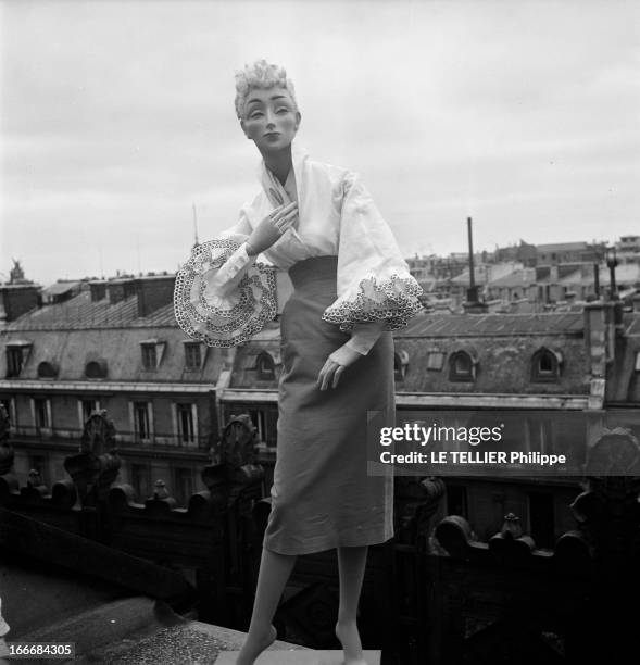 'Cinquante Ans D'Elegance Parisienne' Retrospective Of The Woman Outfit Since 1900 At The Top Floor Of Department Stores Le Printemps. Paris, France,...